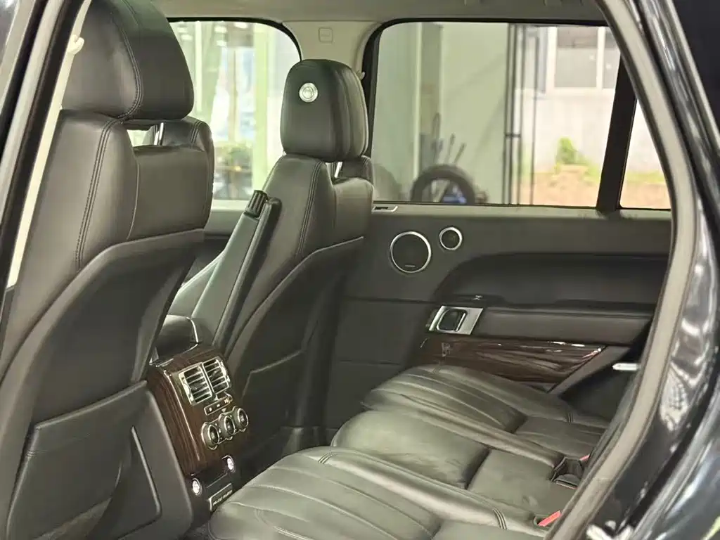 Land Rover Range Rover — миниатюра 5