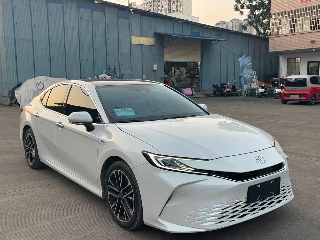 Toyota Camry — миниатюра 3