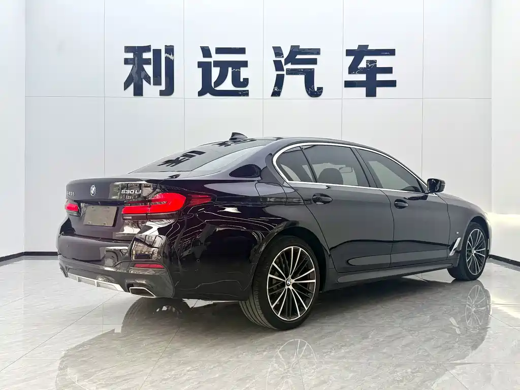 BMW 5 Series — миниатюра 17