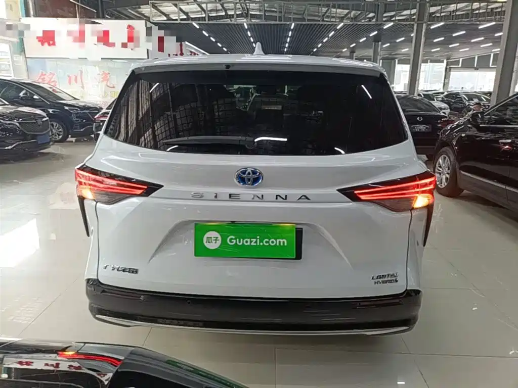 Toyota Sienna 2023 2.5L Luxury