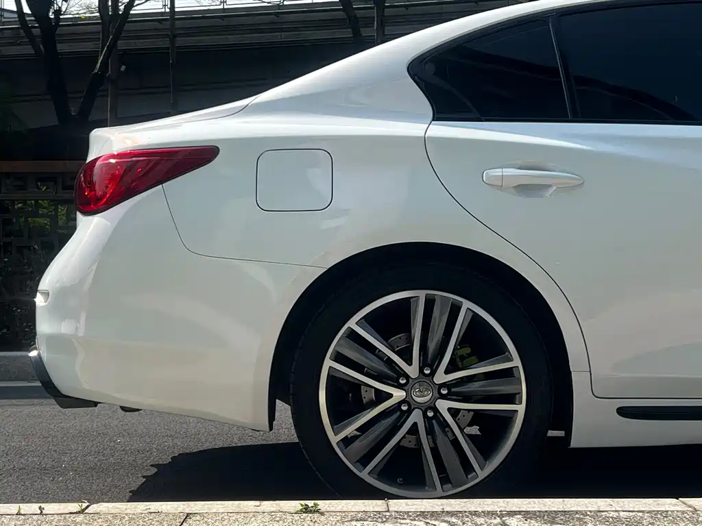 INFINITI Q50L
