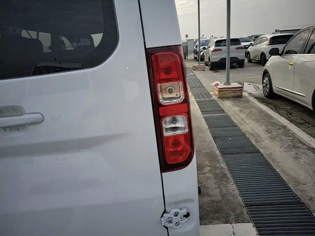Wuling Yangguang — миниатюра 8