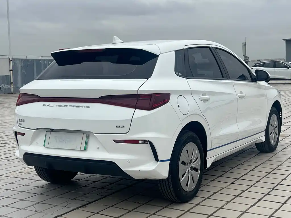 BYD E2