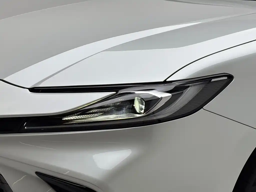 Toyota Camry — миниатюра 17