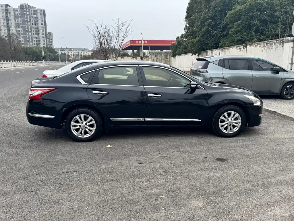 NISSAN TEANA