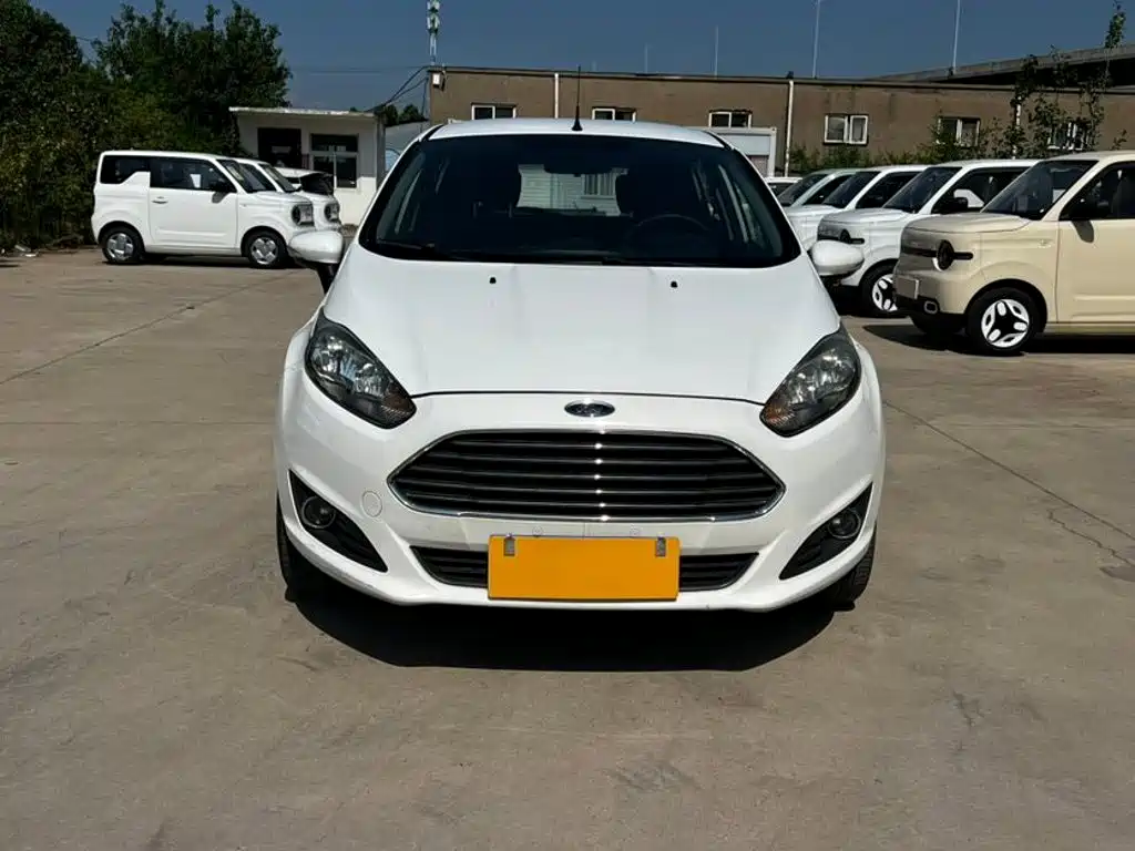 Ford Fiesta 2013 1.5L AT Fashion