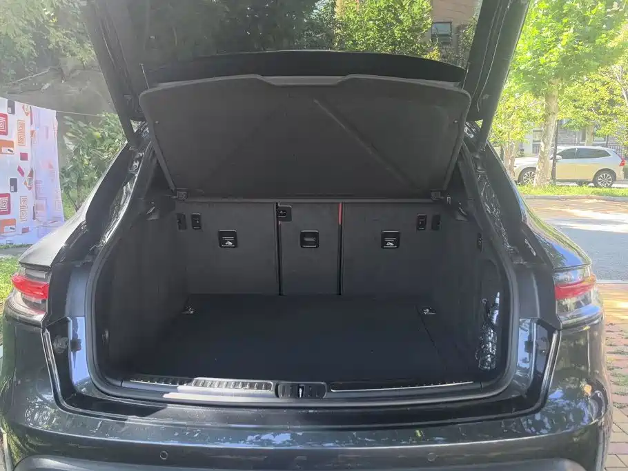 Porsche Macan — миниатюра 4
