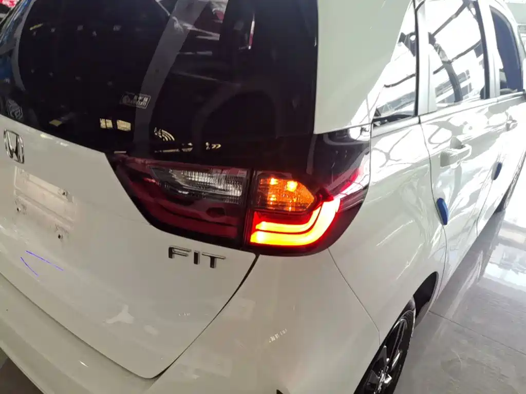Honda Fit — миниатюра 8