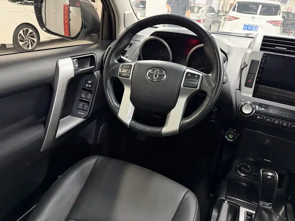 Toyota Land Cruiser Prado 2014 2.7L AT Standard