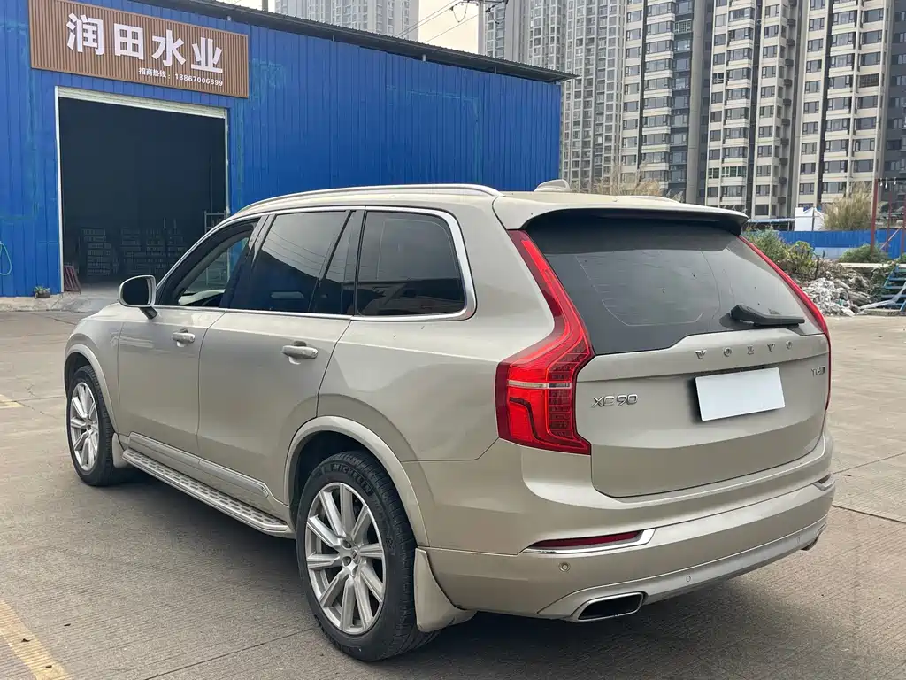 VOLVO XC90