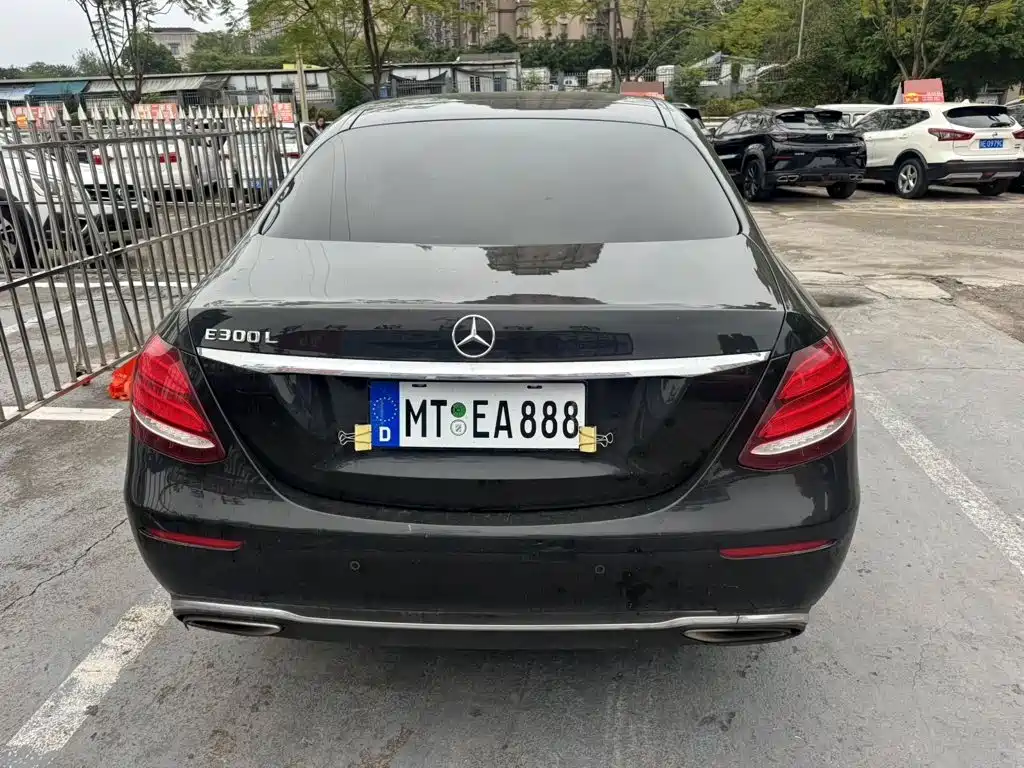 Mercedes-Benz E-Class — миниатюра 7