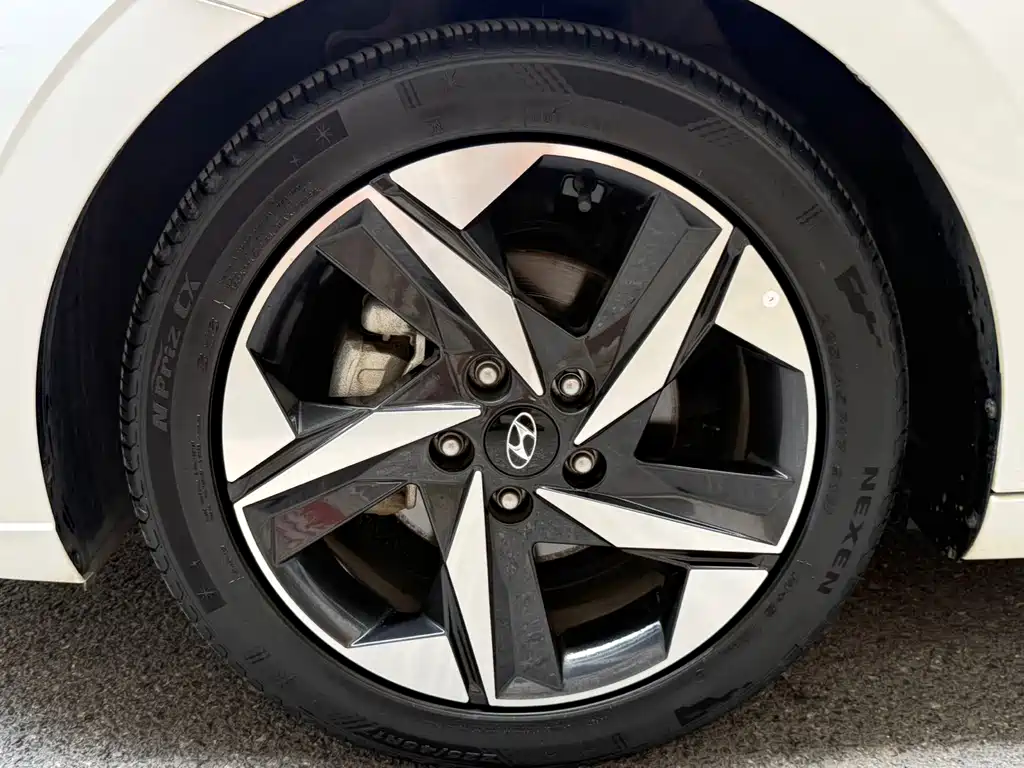 Hyundai Elantra — миниатюра 24