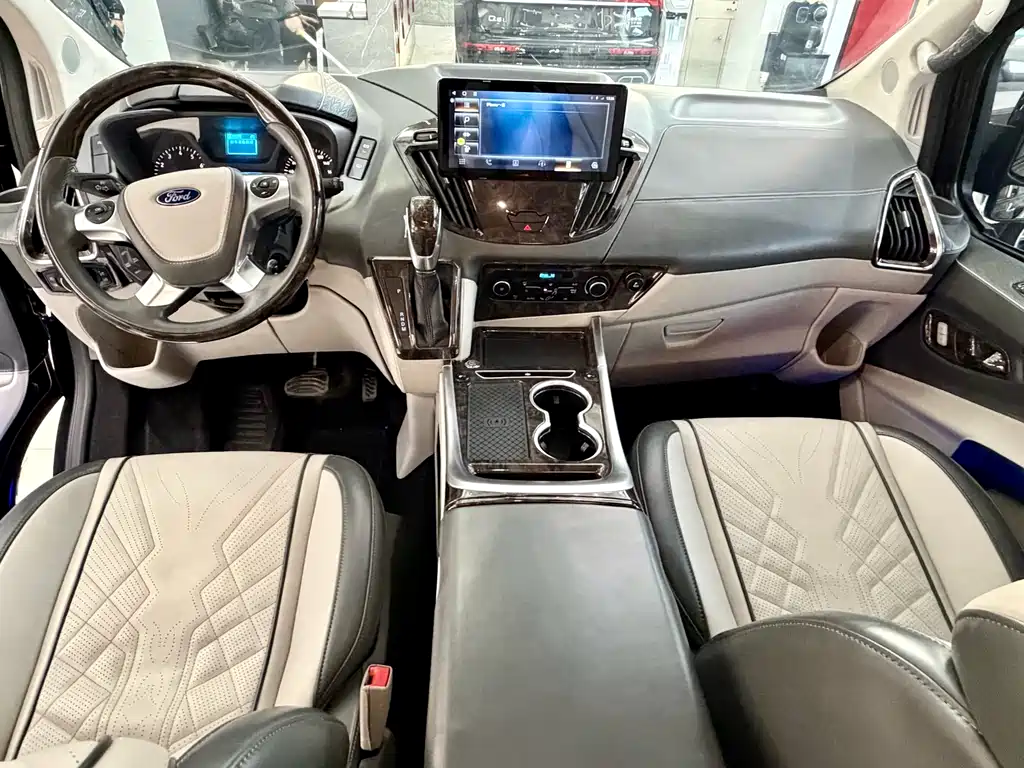 Ford Tourneo 2023 2.0T AT