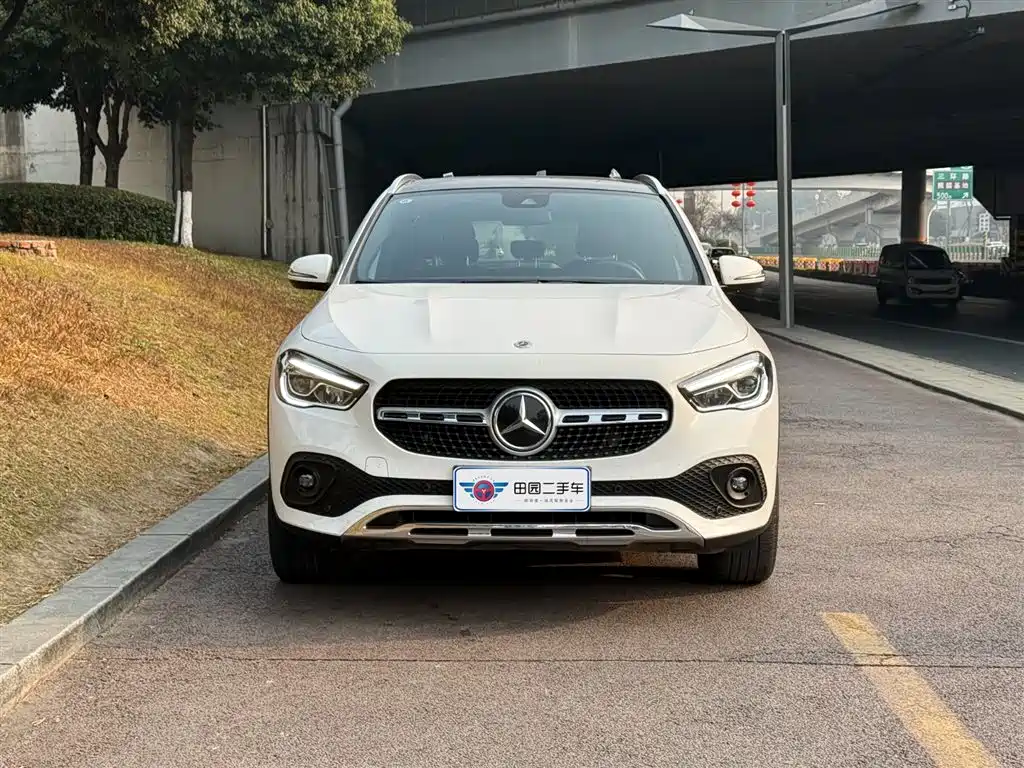 MERCEDES-BENZ GLA