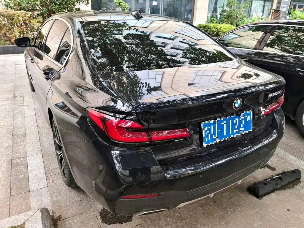 BMW 5 Series — миниатюра 10