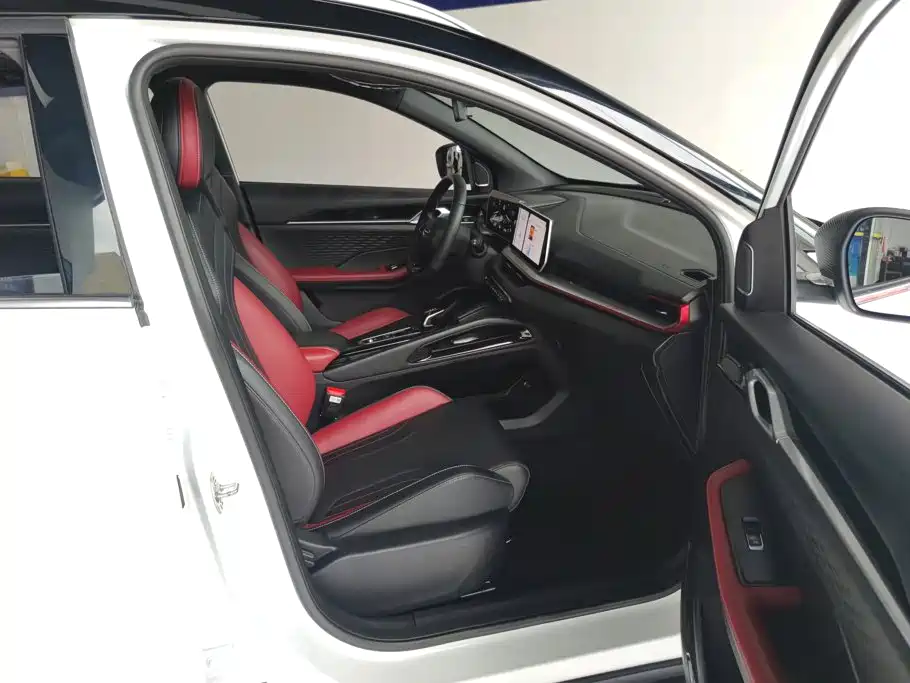 Geely Binyue — миниатюра 8