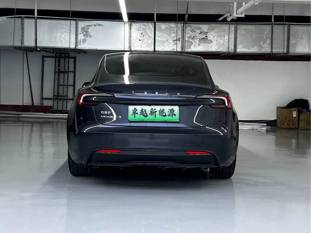 Tesla Model 3 — миниатюра 13