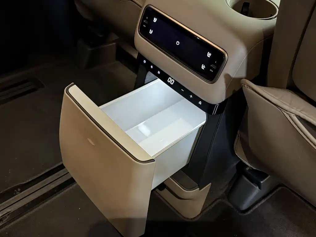 Li Auto MEGA 2025 Home
