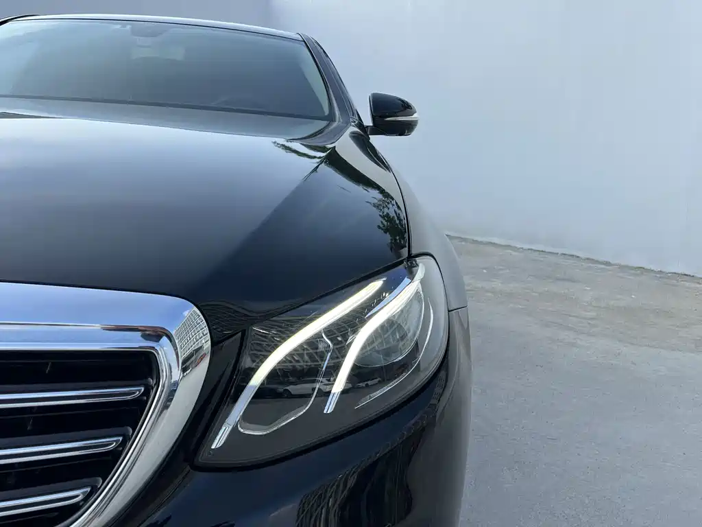Mercedes-Benz E-Class — миниатюра 15