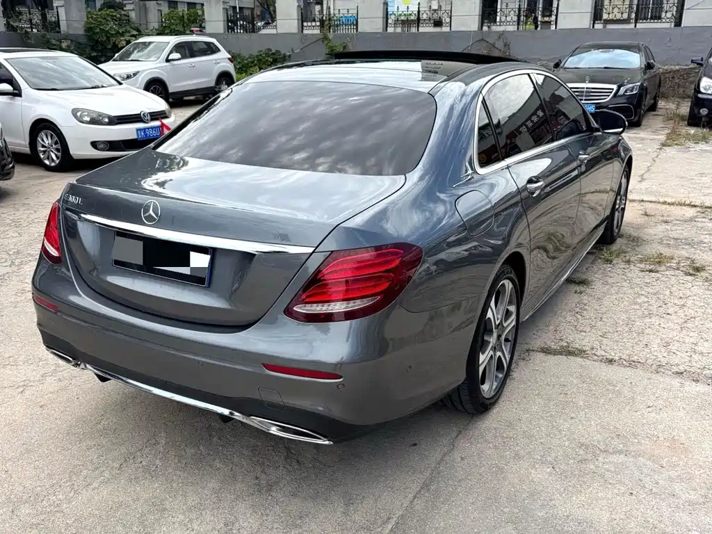 Mercedes-Benz E-Class — миниатюра 8
