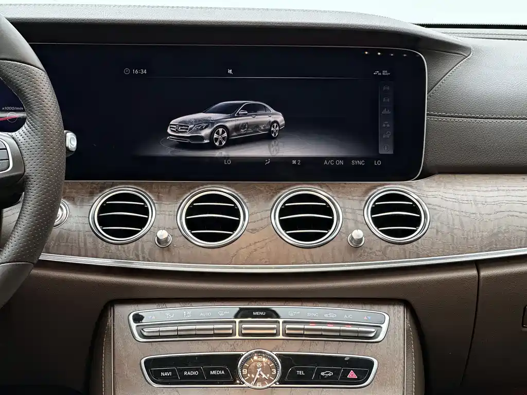 Mercedes-Benz E-Class — миниатюра 10
