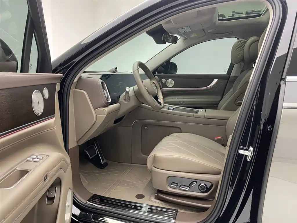 AITO ASK THE WORLD M9