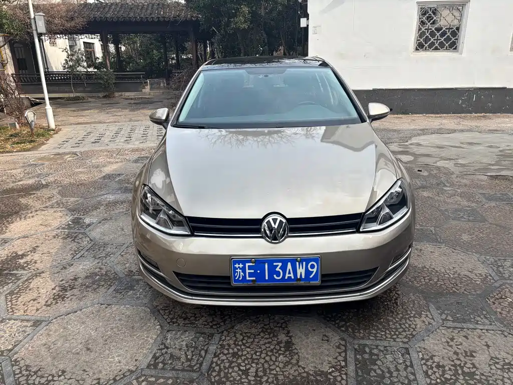 VOLKSWAGEN GOLF