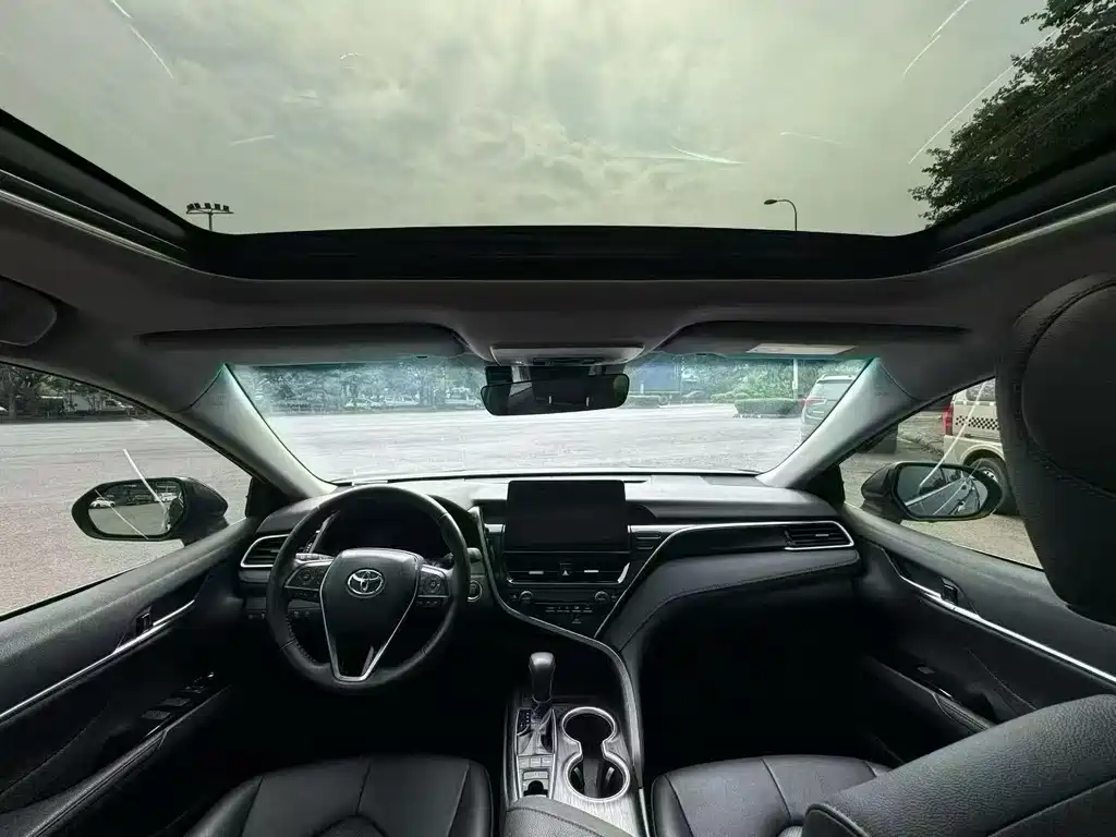 Toyota Camry — миниатюра 5