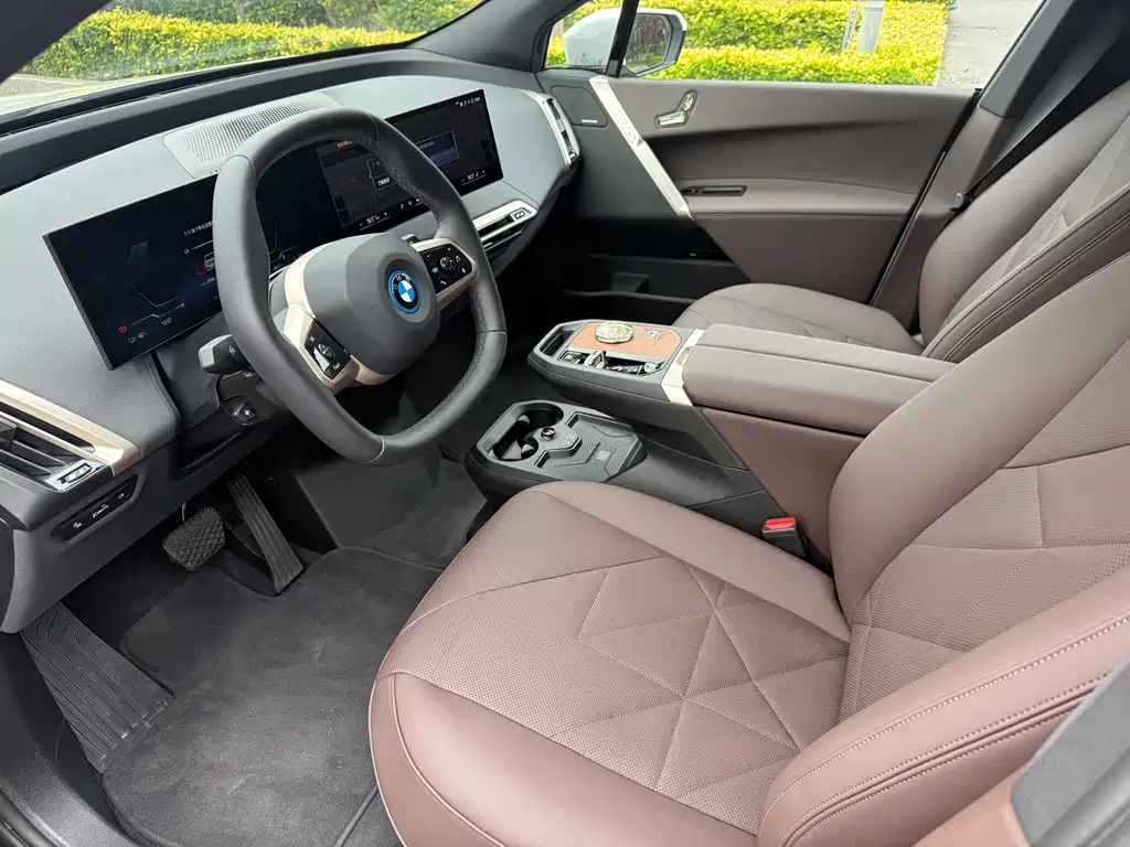 BMW iX 2023 xDrive40