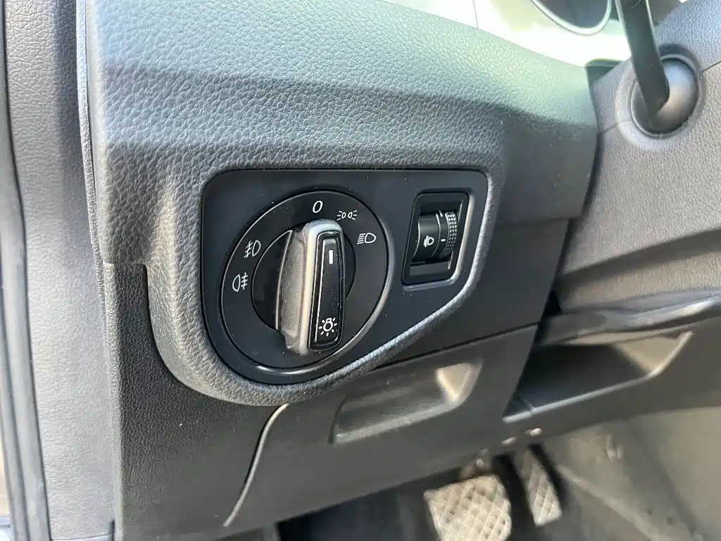 VOLKSWAGEN GOLF*JIAYU