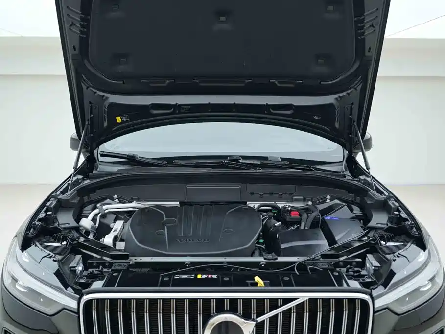 Volvo XC60 2024 B5 Luxury