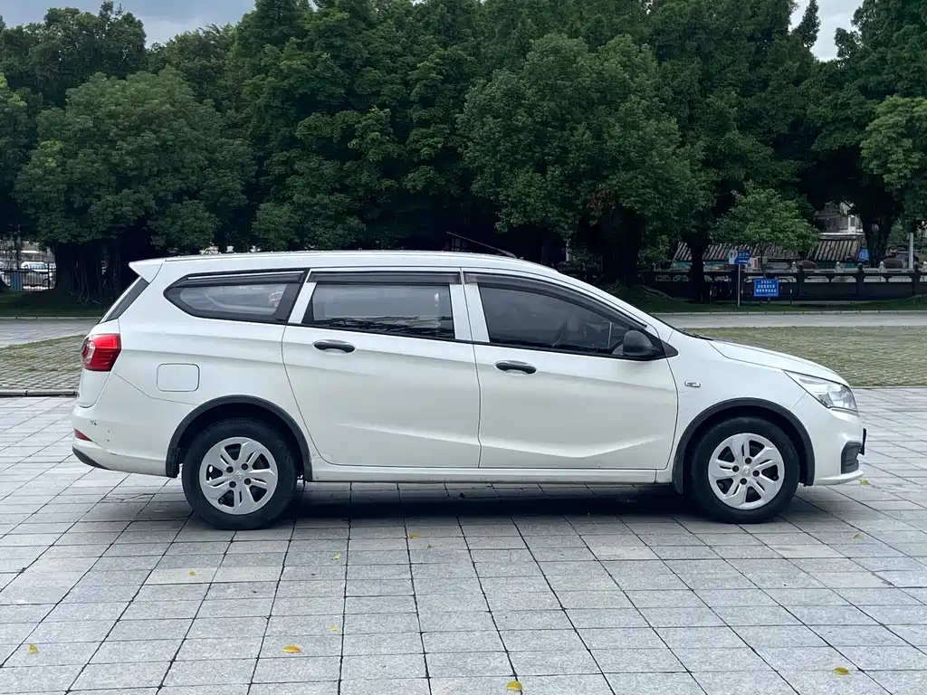 Baojun 310W — миниатюра 5