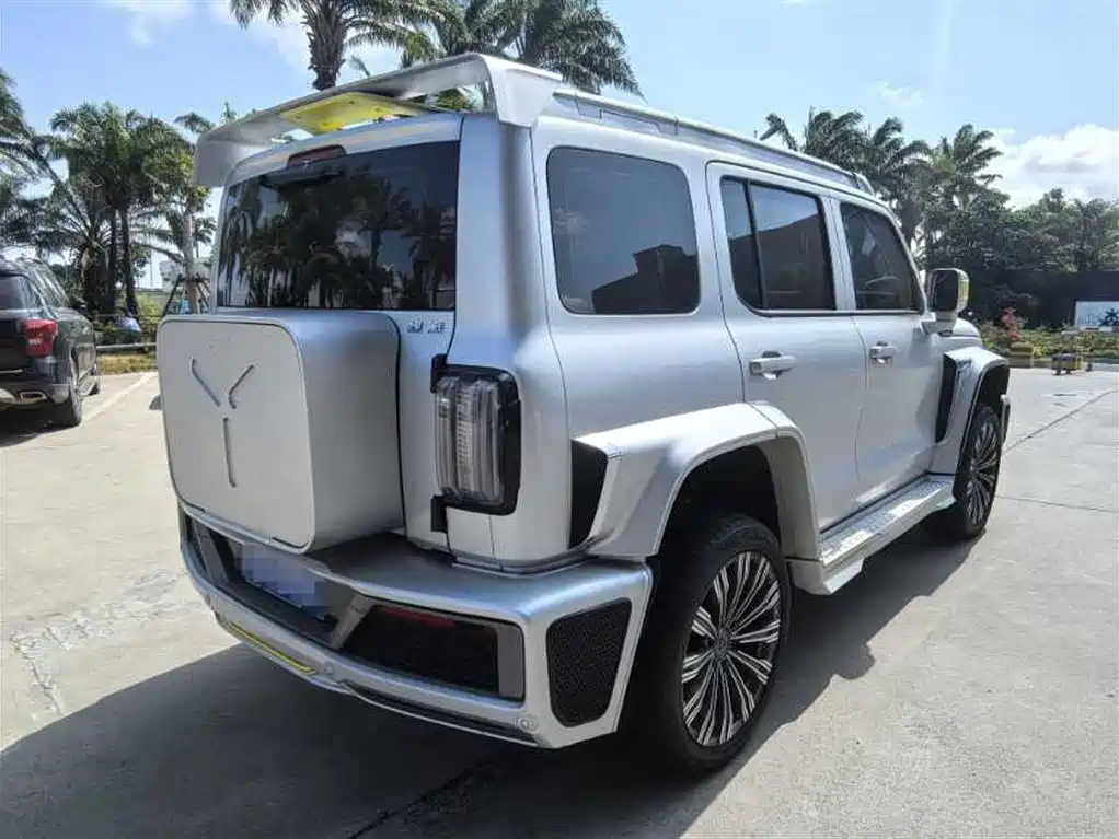 TANK CO CREATION TANK 300