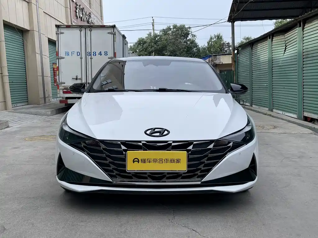 Hyundai Elantra 2022 240TGDi DCT LUX Luxury