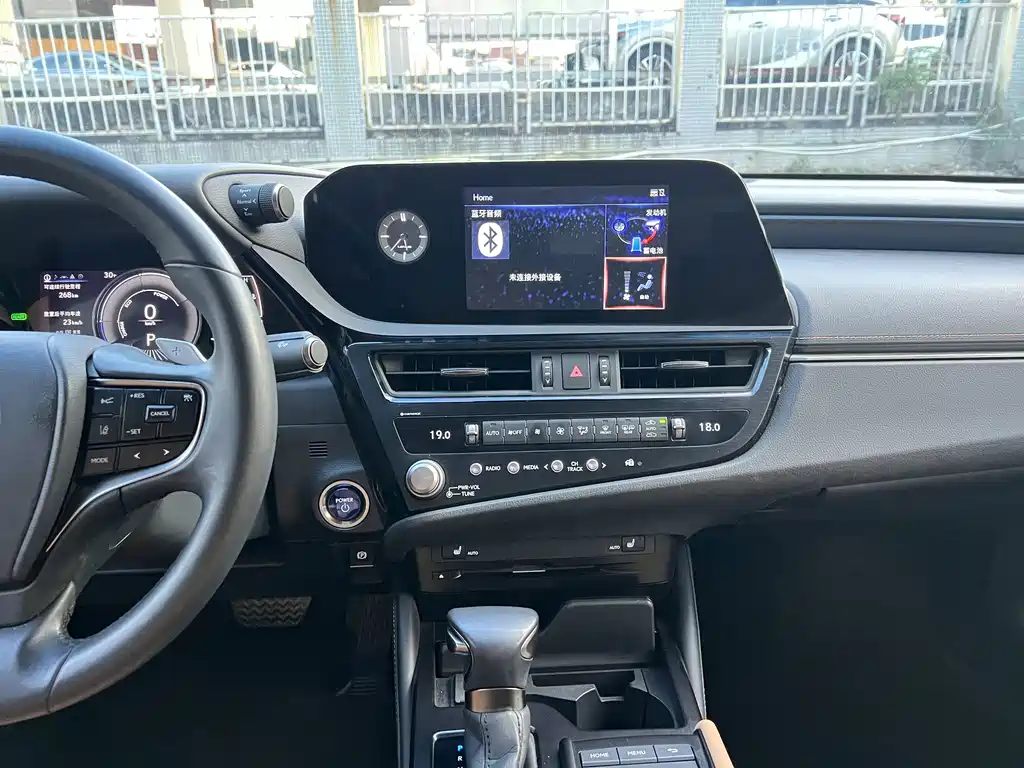 Lexus ES — миниатюра 12