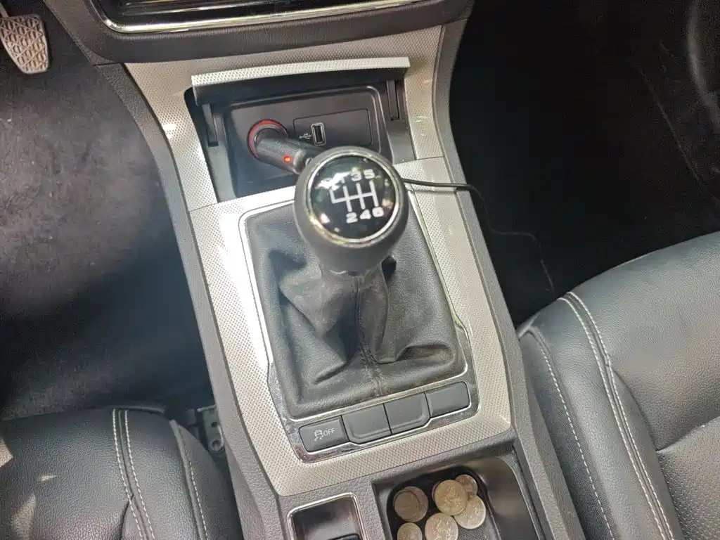 Roewe RX5 — миниатюра 10