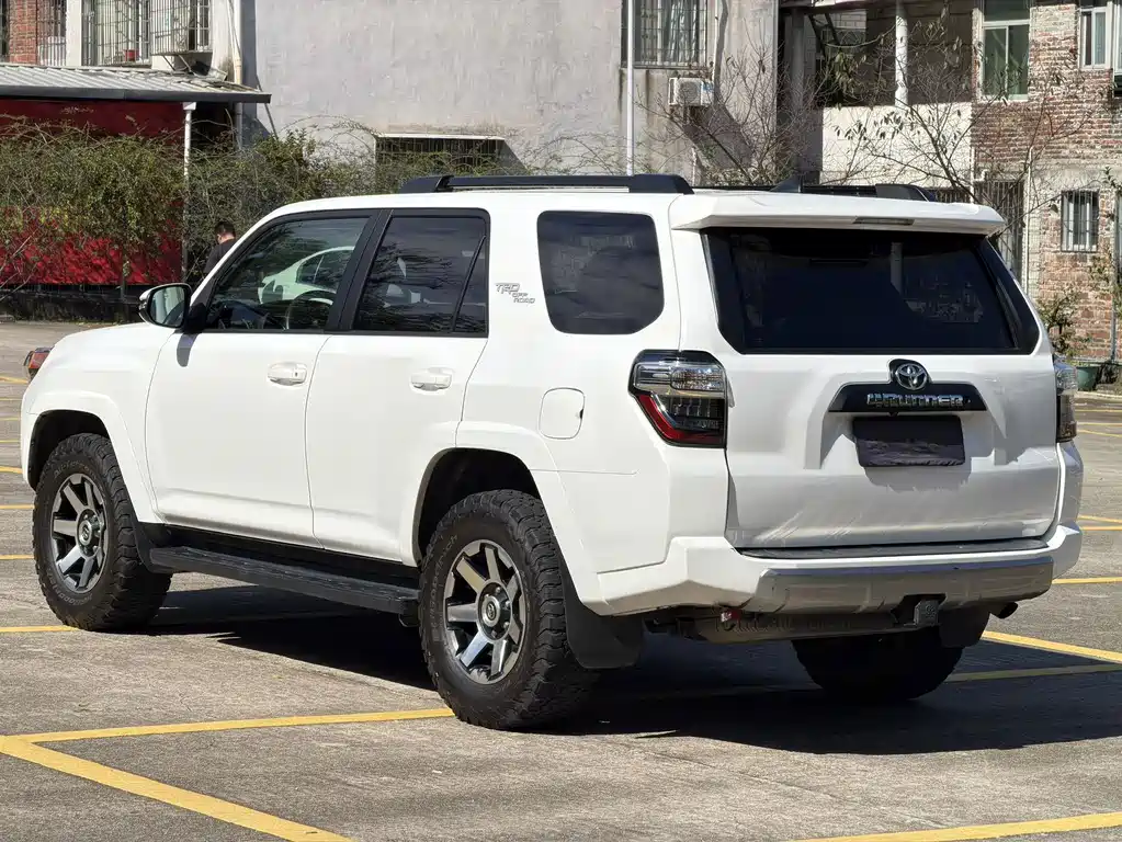 Toyota 4Runner — миниатюра 8