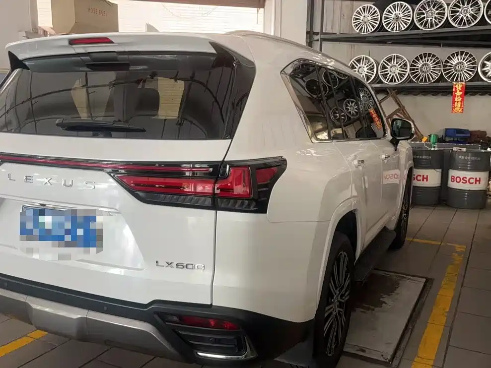 Lexus LX — миниатюра 3