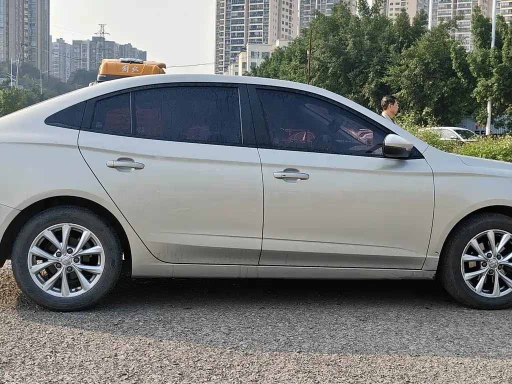 ROEWE I5