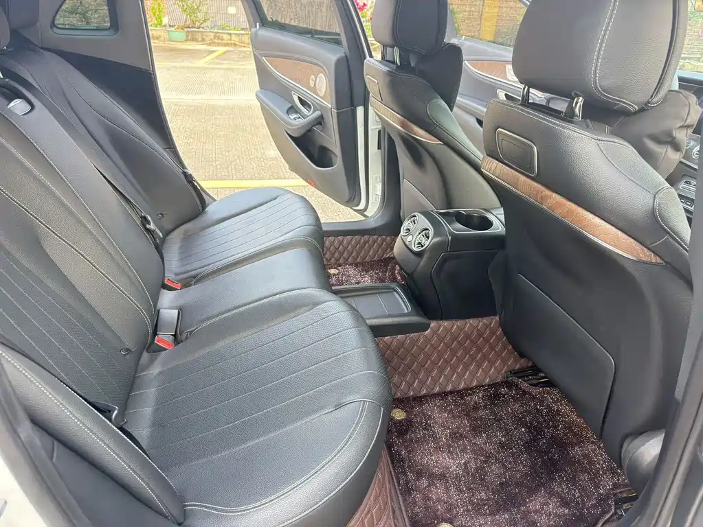 Mercedes-Benz E-Class — миниатюра 6