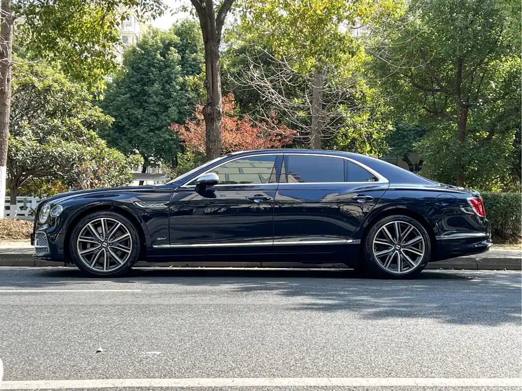 Bentley Flying Spur PHEV — миниатюра 7
