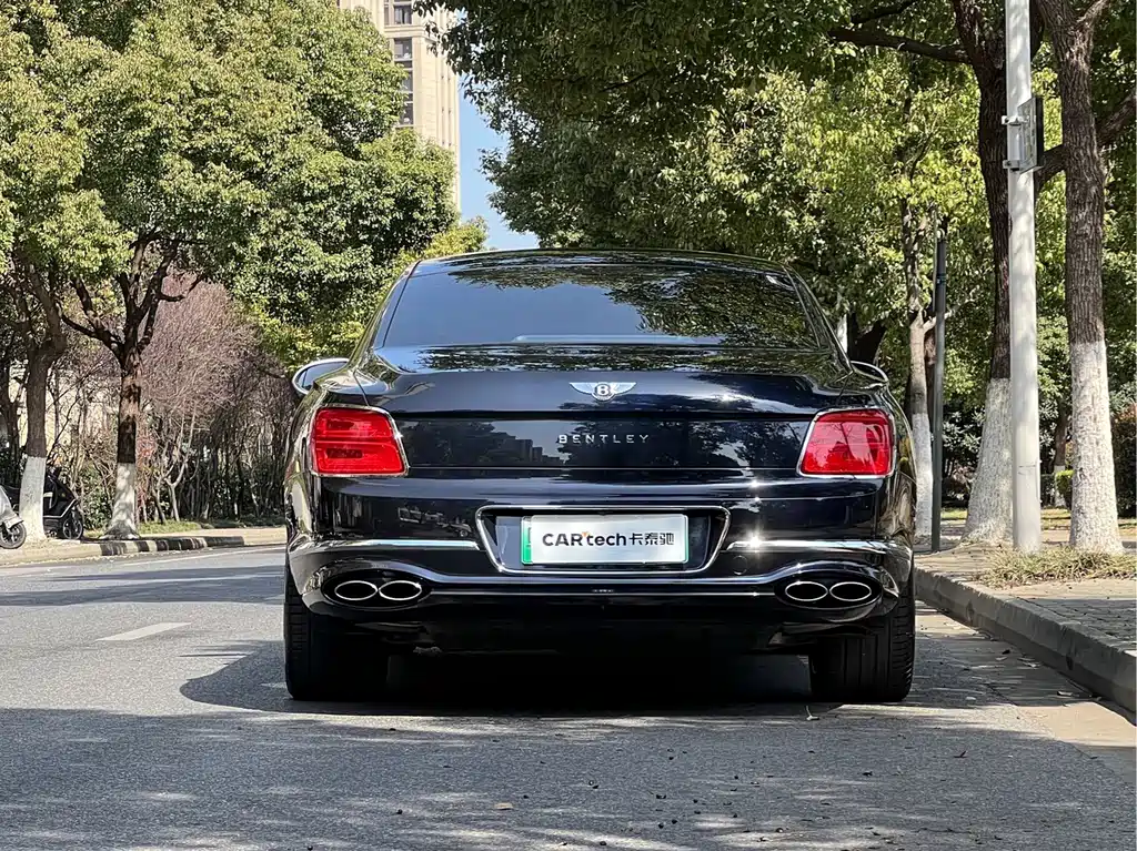 Bentley Flying Spur PHEV — миниатюра 4