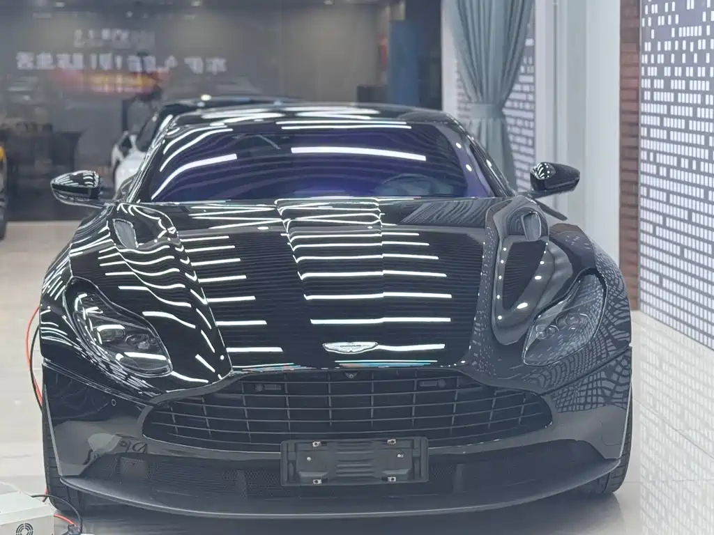 Купить Aston Martin DB11
