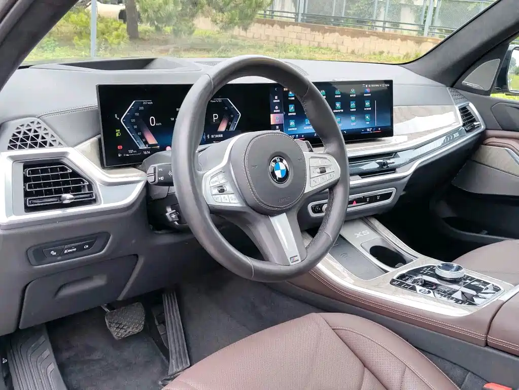BMW X5 2025 xDrive 40Li M Sport