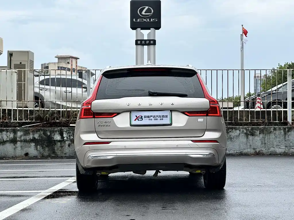 Volvo XC60 2023 T8 Sport