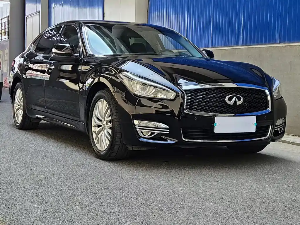 Infiniti Q70 2018