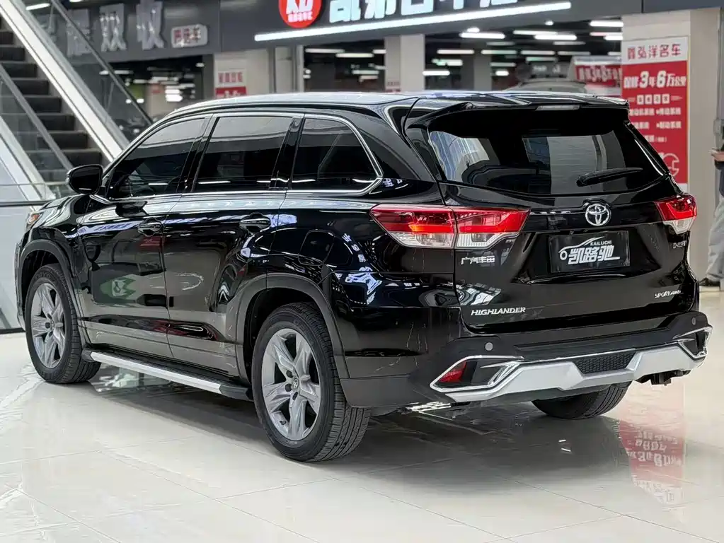 TOYOTA HIGHLANDER