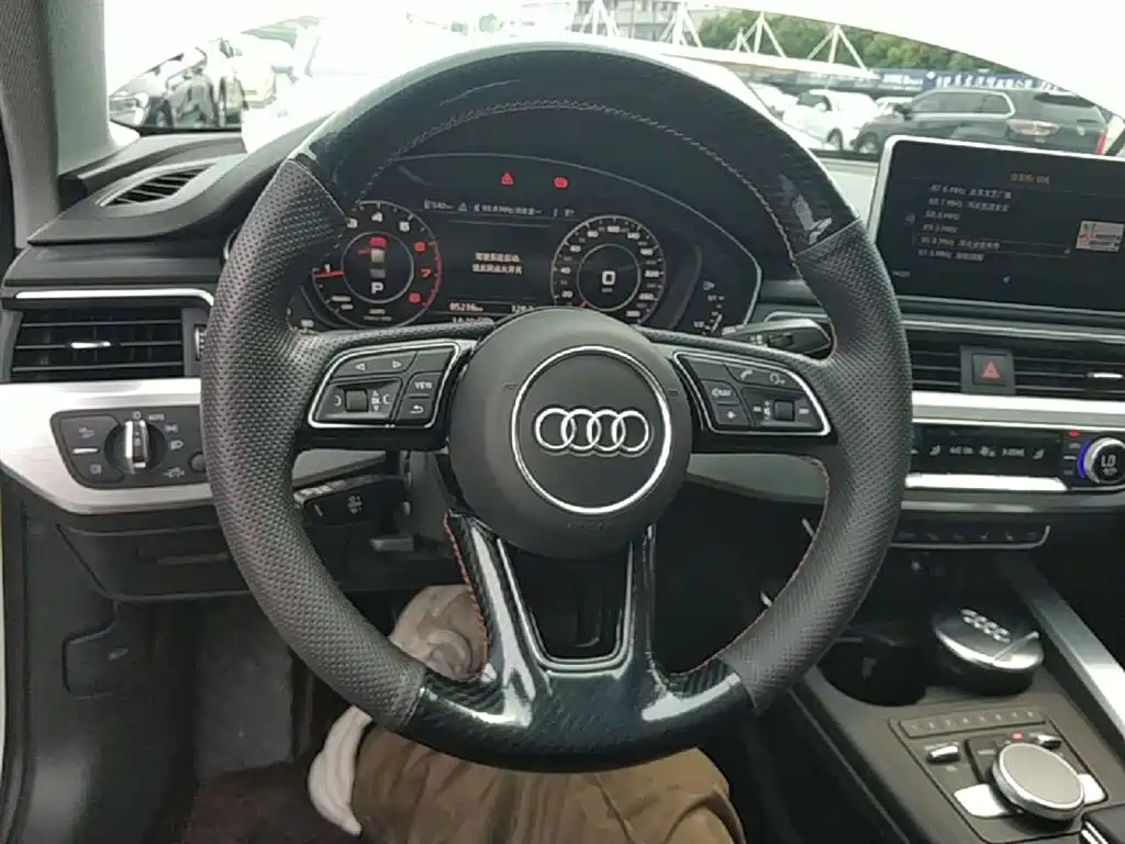 Audi A4L 2019 40 TFSI Fashion VI