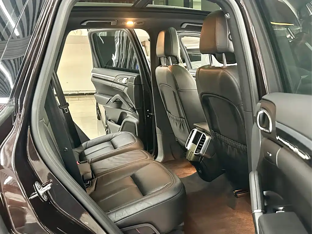 Porsche Cayenne — миниатюра 17