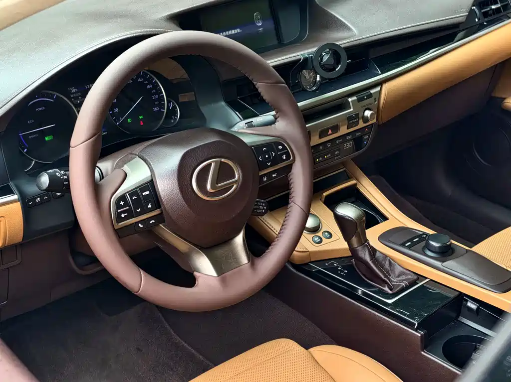 Lexus ES 2017 300h Mark Levinson Comfort